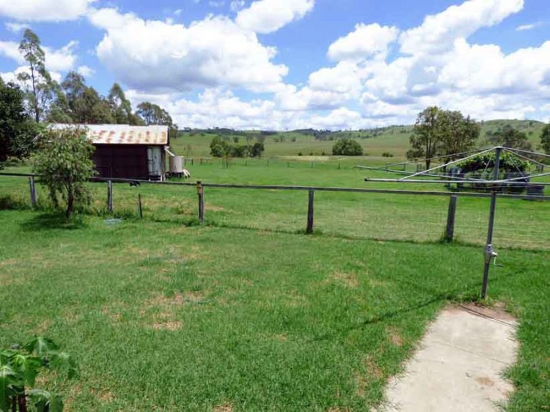 7233 New England Highway, Crows Nest QLD 4355