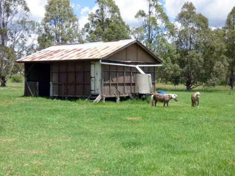 7233 New England Highway, Crows Nest QLD 4355