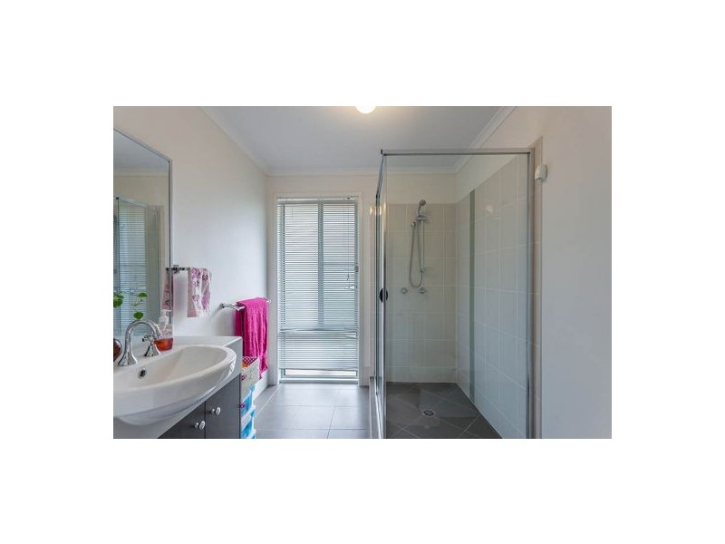 11 Thursa Street, Murphys Creek QLD 4352