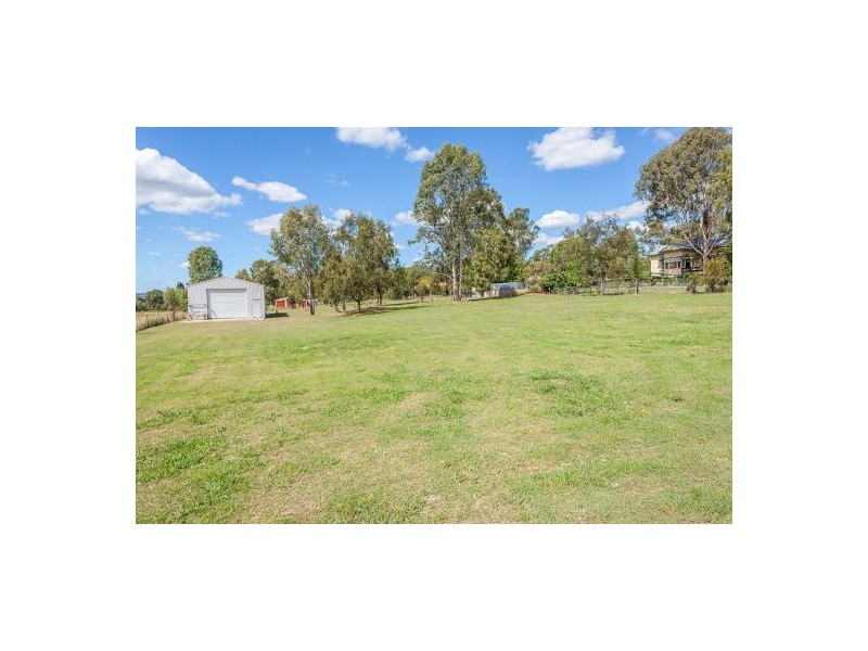 11 Thursa Street, Murphys Creek QLD 4352