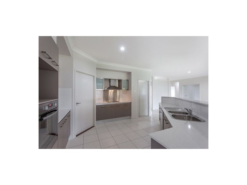 17 Kimdonn Drive, Withcott QLD 4352