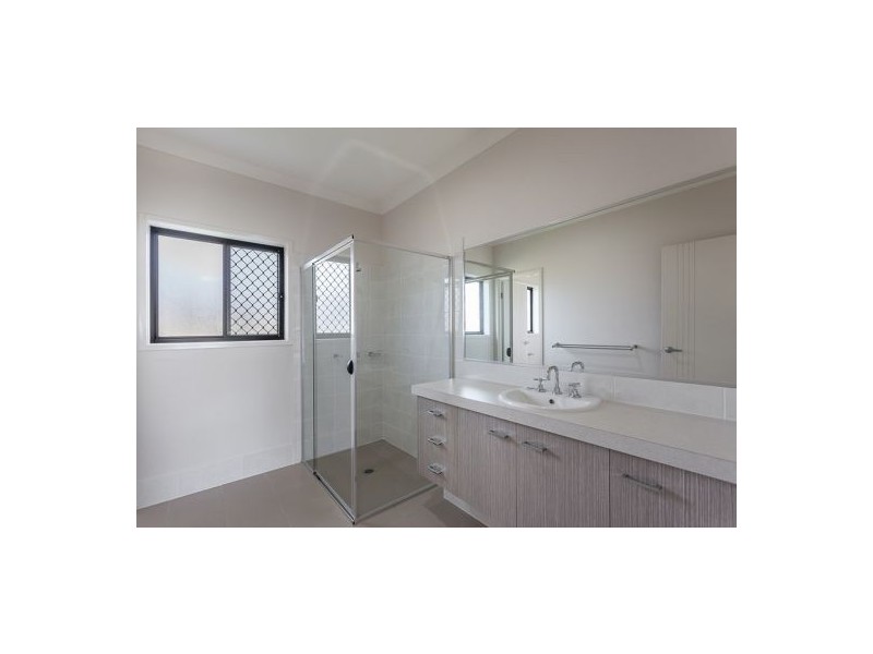 17 Kimdonn Drive, Withcott QLD 4352