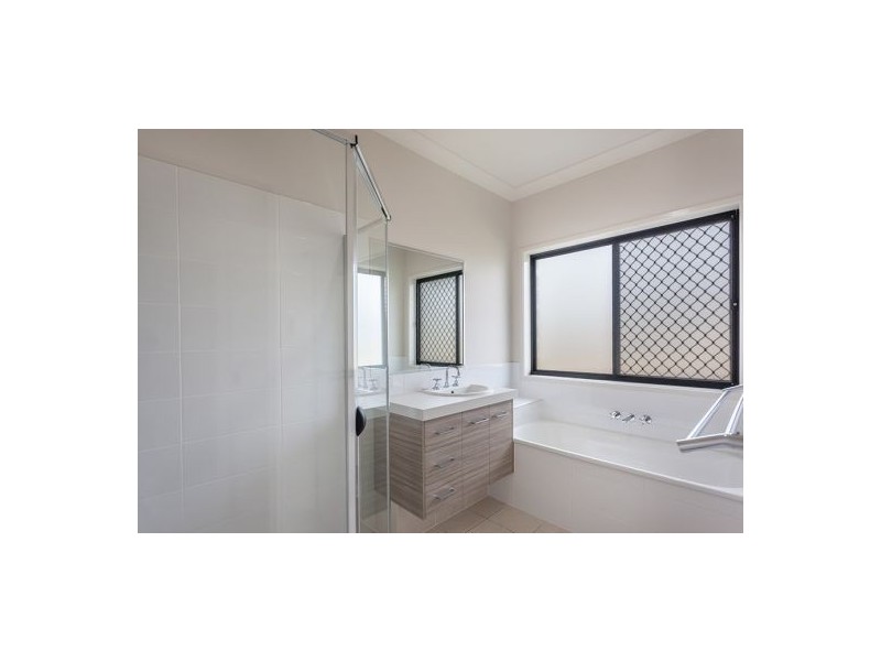 17 Kimdonn Drive, Withcott QLD 4352