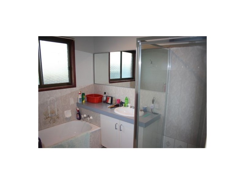 1 Vista Court, Withcott QLD 4352