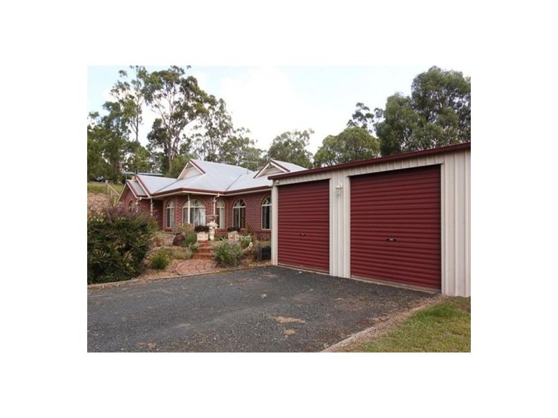 33 Berghofer Drive, Withcott QLD 4352