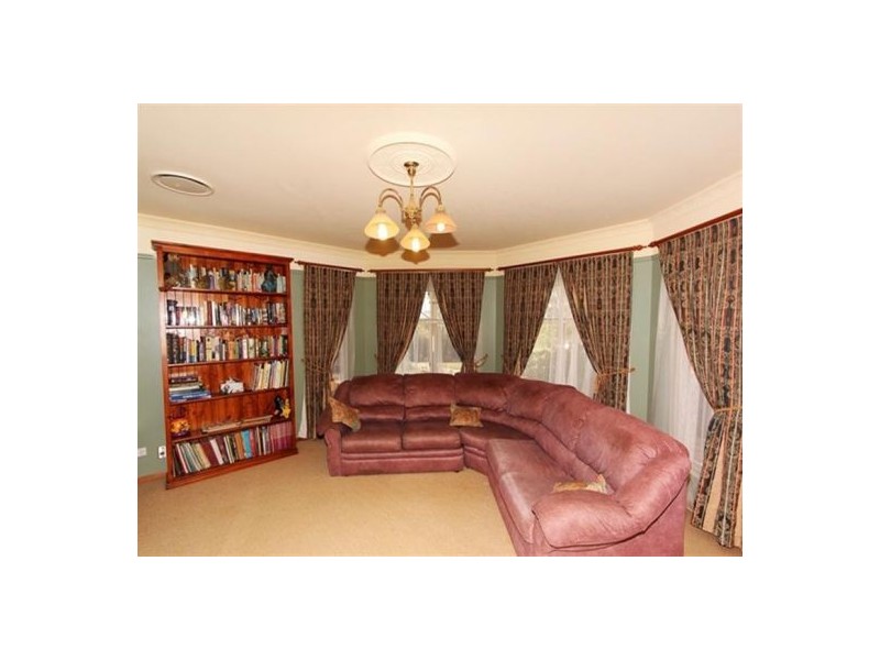 33 Berghofer Drive, Withcott QLD 4352