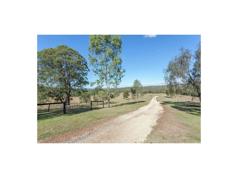 238 Howmans Road, Upper Lockyer QLD 4352