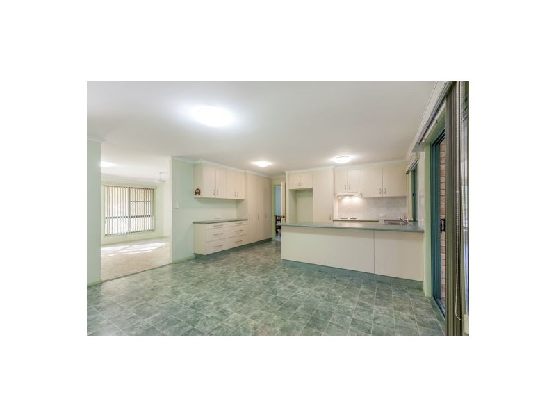 2 Woodland Crescent, Withcott QLD 4352