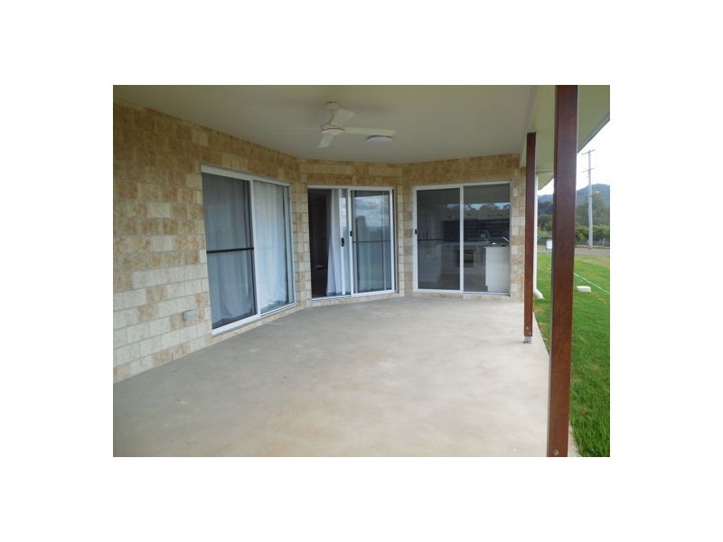 7 Dolleys Road, Withcott QLD 4352