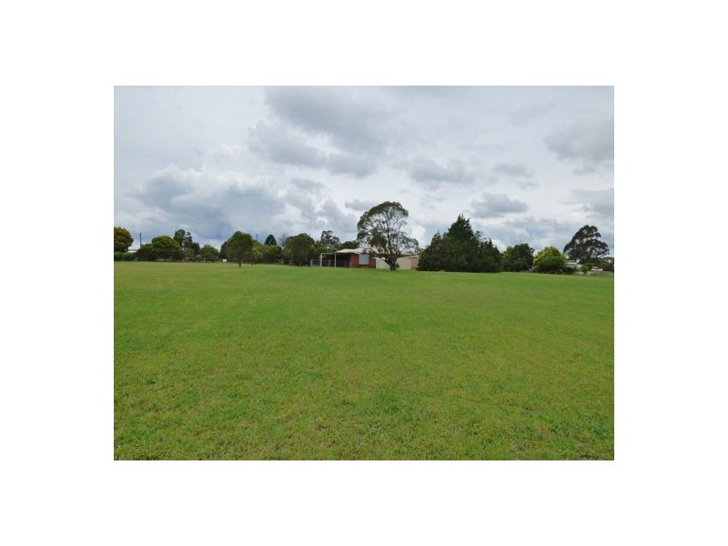 15 Park Road, Crows Nest QLD 4355