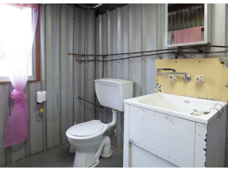 556 Back Creek Rd, Crows Nest QLD 4355