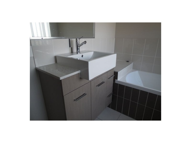 1 CASUARINA CRES, Withcott QLD 4352