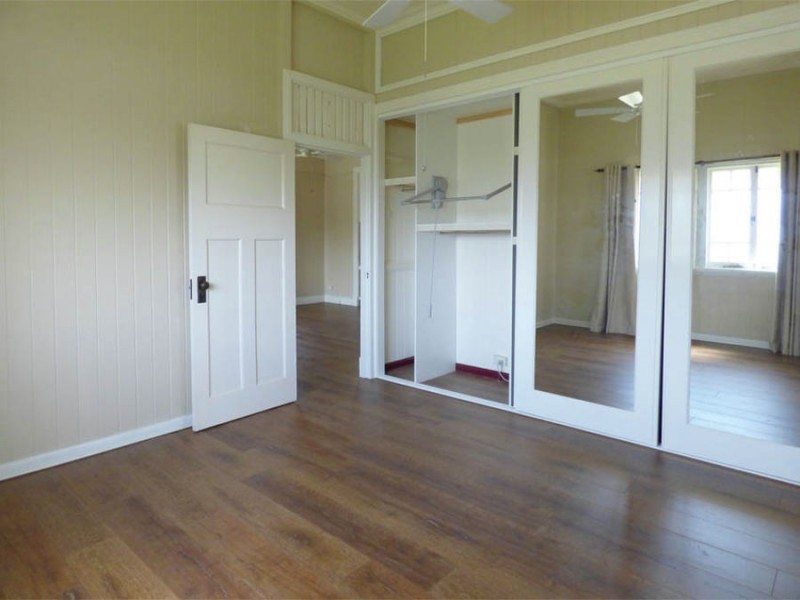 19 Albert st, Crows Nest QLD 4355