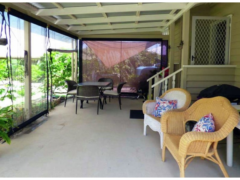 19 Albert st, Crows Nest QLD 4355