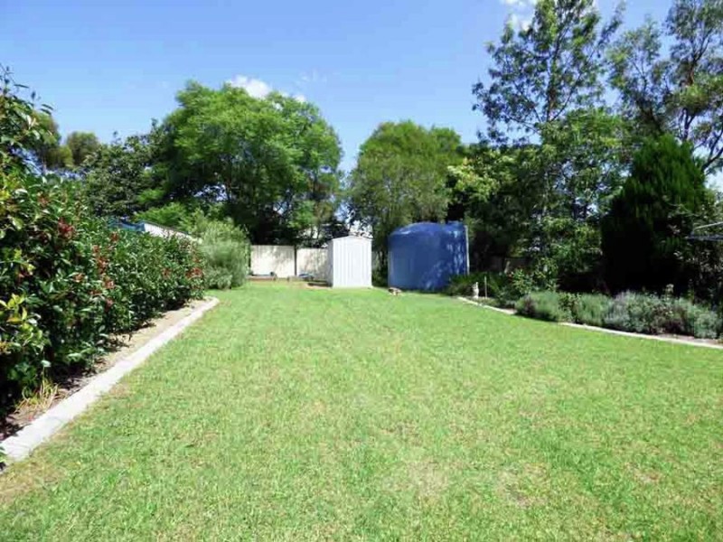 19 Albert st, Crows Nest QLD 4355