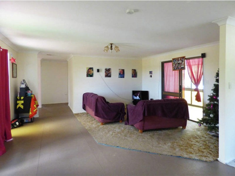 44 Railway Terrace, Crows Nest QLD 4355