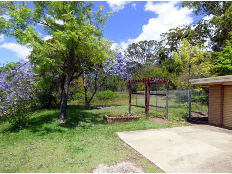 44 Railway Terrace, Crows Nest QLD 4355