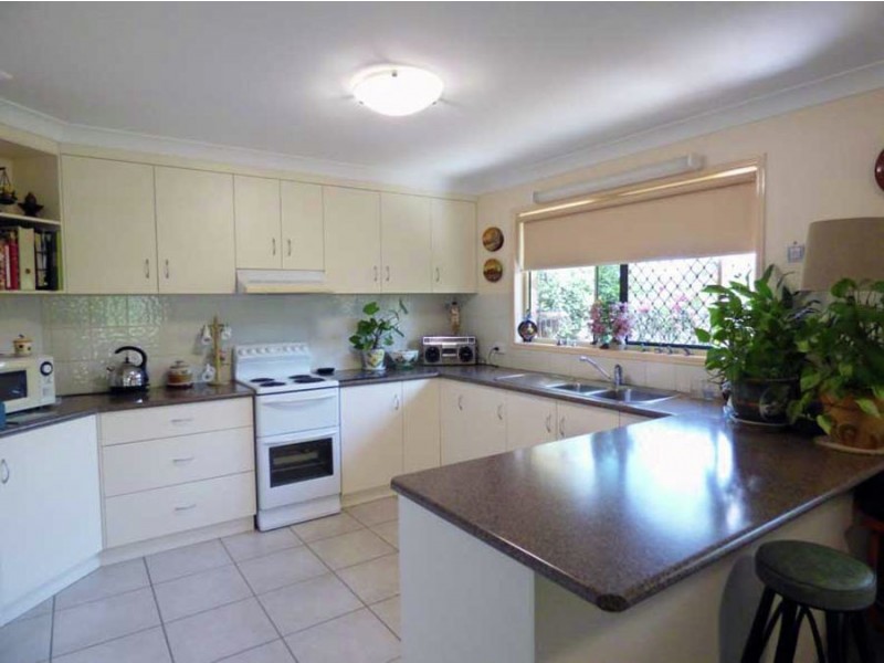 1 Lee Crt, Crows Nest QLD 4355