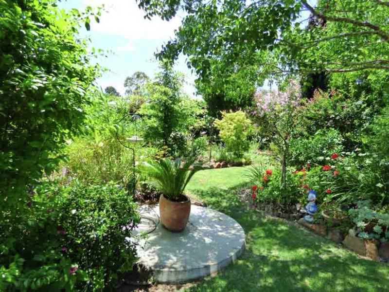1 Lee Crt, Crows Nest QLD 4355