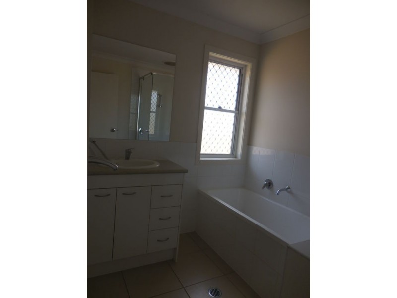 3 Casuarina Crescent, Withcott QLD 4352