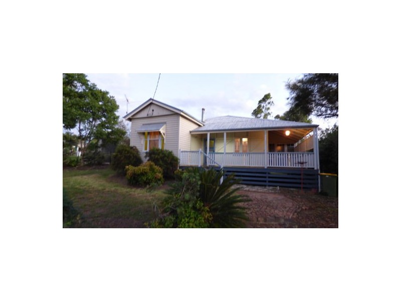 15 Albert Street, Crows Nest QLD 4355