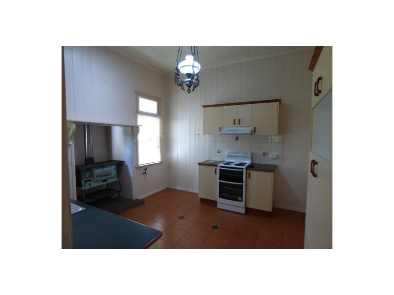 15 Albert Street, Crows Nest QLD 4355