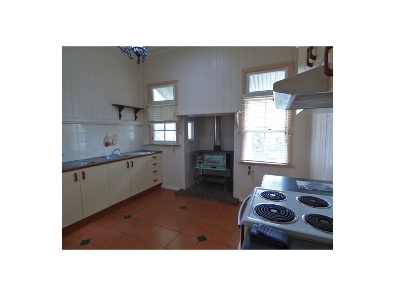 15 Albert Street, Crows Nest QLD 4355