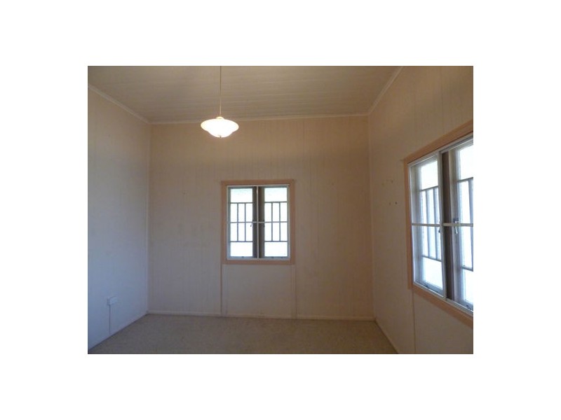 15 Albert Street, Crows Nest QLD 4355