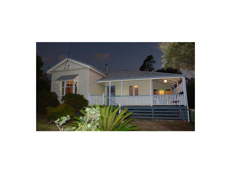 15 Albert Street, Crows Nest QLD 4355