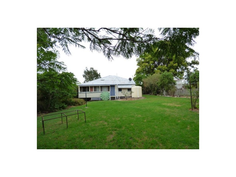 15 Albert Street, Crows Nest QLD 4355