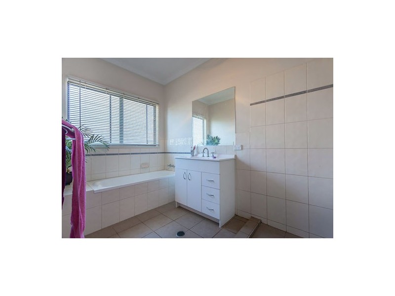 8 Carly Drive, Helidon QLD 4344