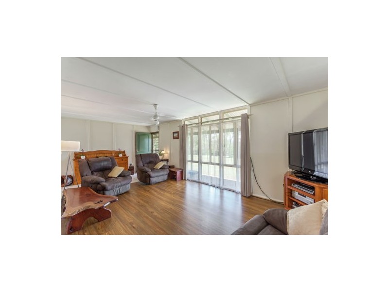 27 Squires Rd, Lockyer QLD 4344
