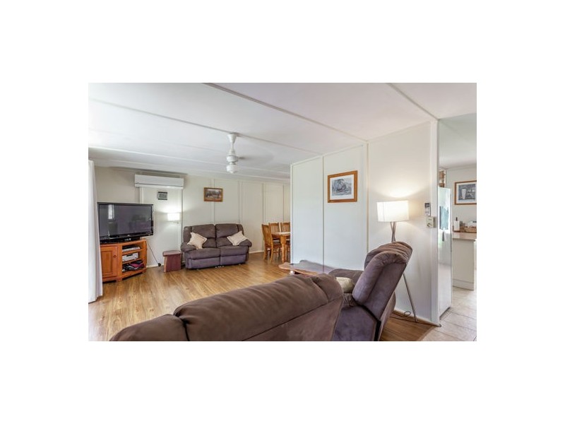 27 Squires Rd, Lockyer QLD 4344