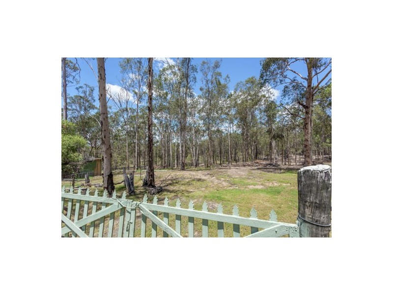 27 Squires Rd, Lockyer QLD 4344