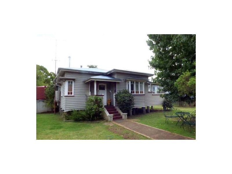 12 Nolan st, Crows Nest QLD 4355