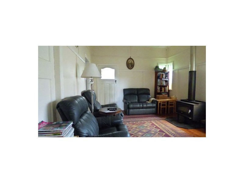 12 Nolan st, Crows Nest QLD 4355