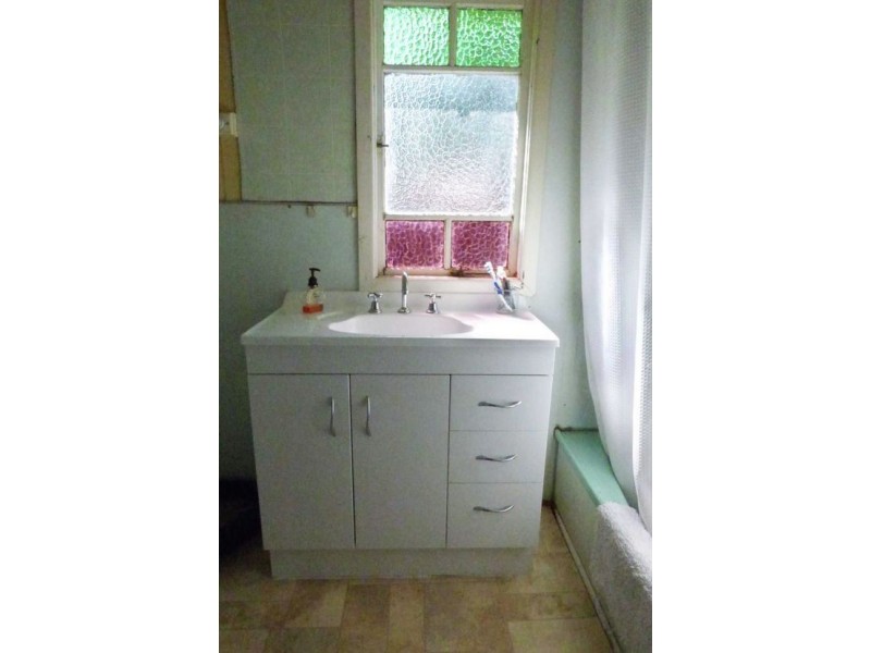 12 Nolan st, Crows Nest QLD 4355