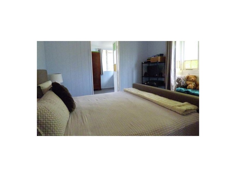 12 Nolan st, Crows Nest QLD 4355