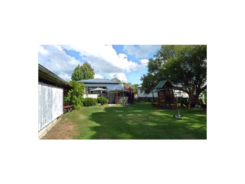 12 Nolan st, Crows Nest QLD 4355