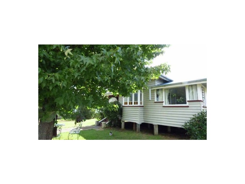 12 Nolan st, Crows Nest QLD 4355