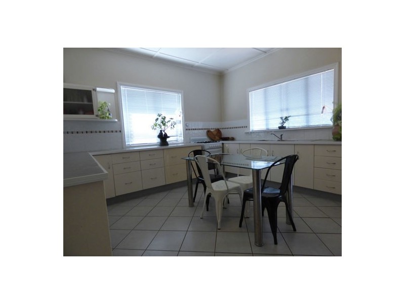 8 Andrews Road, Crows Nest QLD 4355