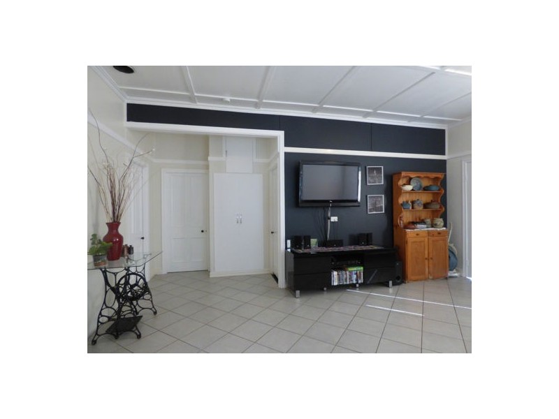 8 Andrews Road, Crows Nest QLD 4355