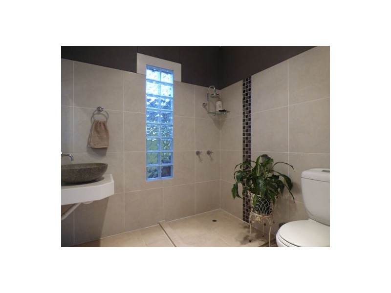 8 Andrews Road, Crows Nest QLD 4355