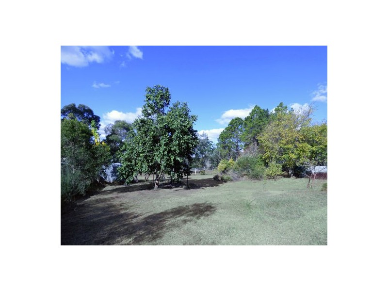 8 Andrews Road, Crows Nest QLD 4355