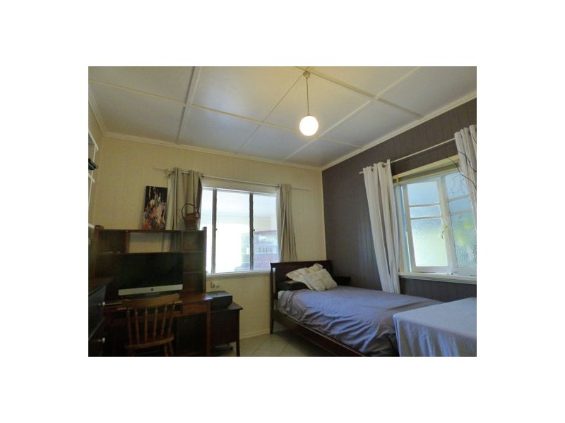 8 Andrews Road, Crows Nest QLD 4355