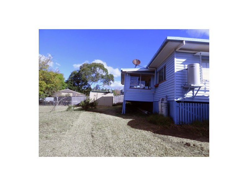 8 Andrews Road, Crows Nest QLD 4355