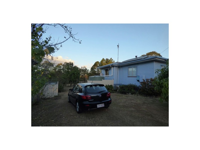 8 Andrews Road, Crows Nest QLD 4355