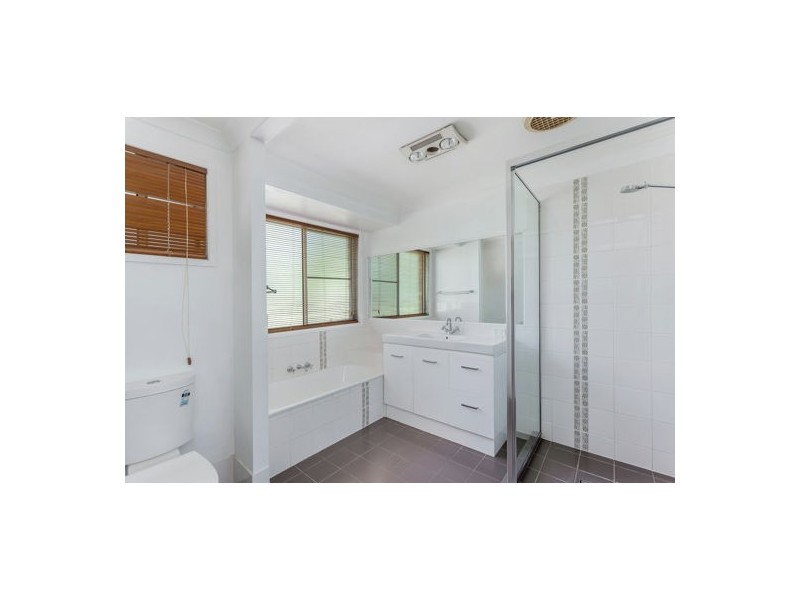 9 Bradton Court, Withcott QLD 4352