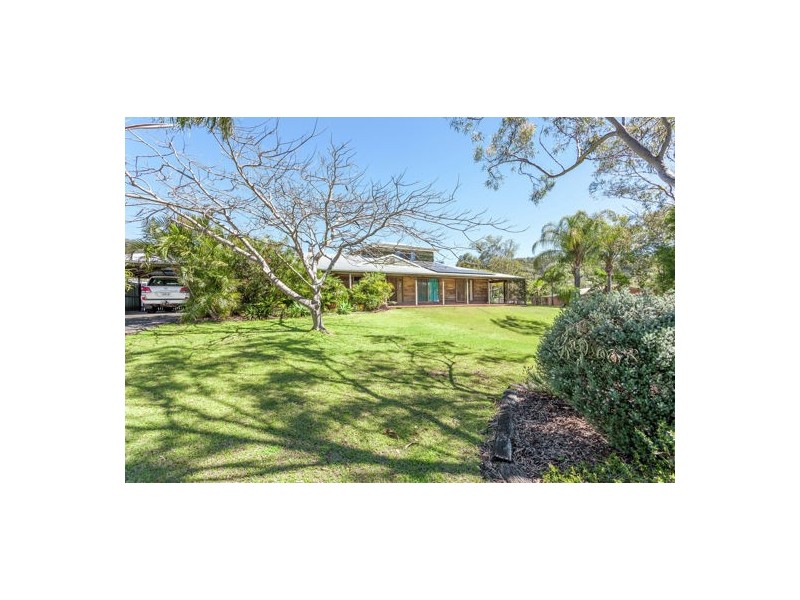 8 Vista Court, Withcott QLD 4352