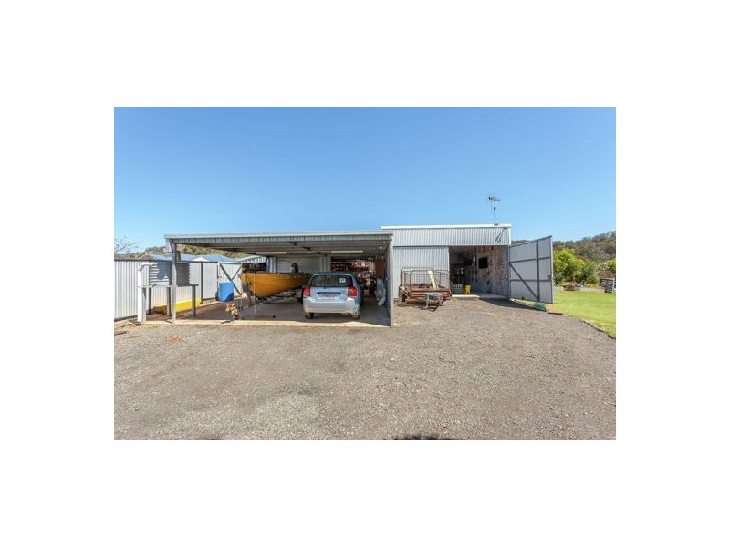 8 Vista Court, Withcott QLD 4352